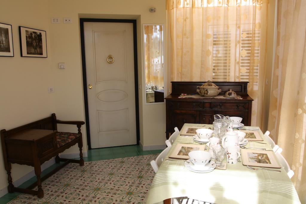 Bed And Breakfast Angolo Fiorito Civitavecchia Phòng bức ảnh